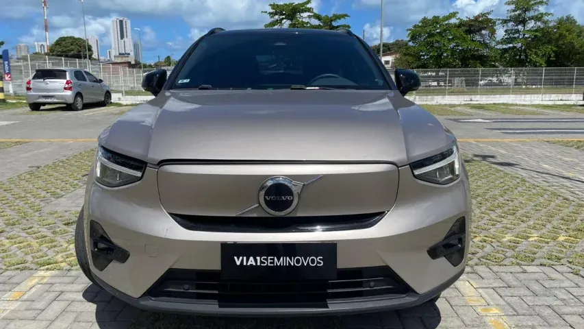 Volvo XC40 Recharge - Imagem 2