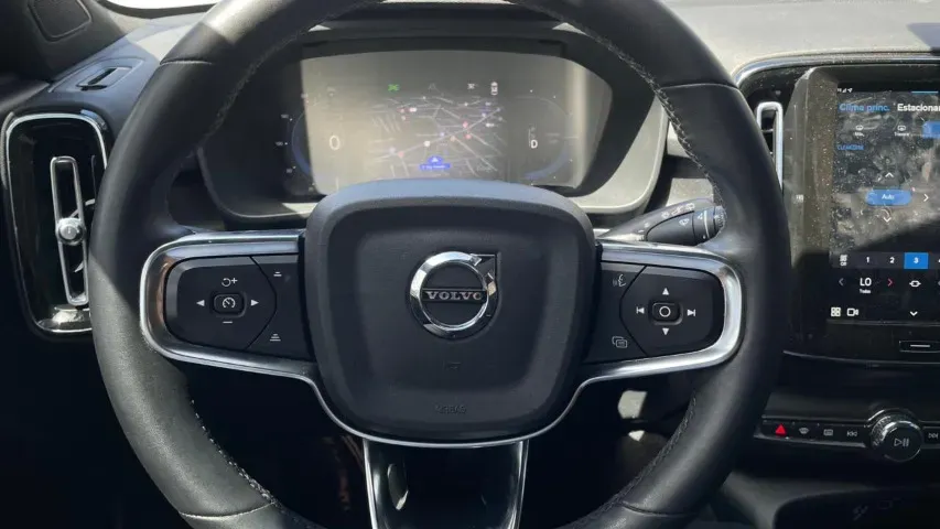 Volvo XC40 Recharge - Imagem 9