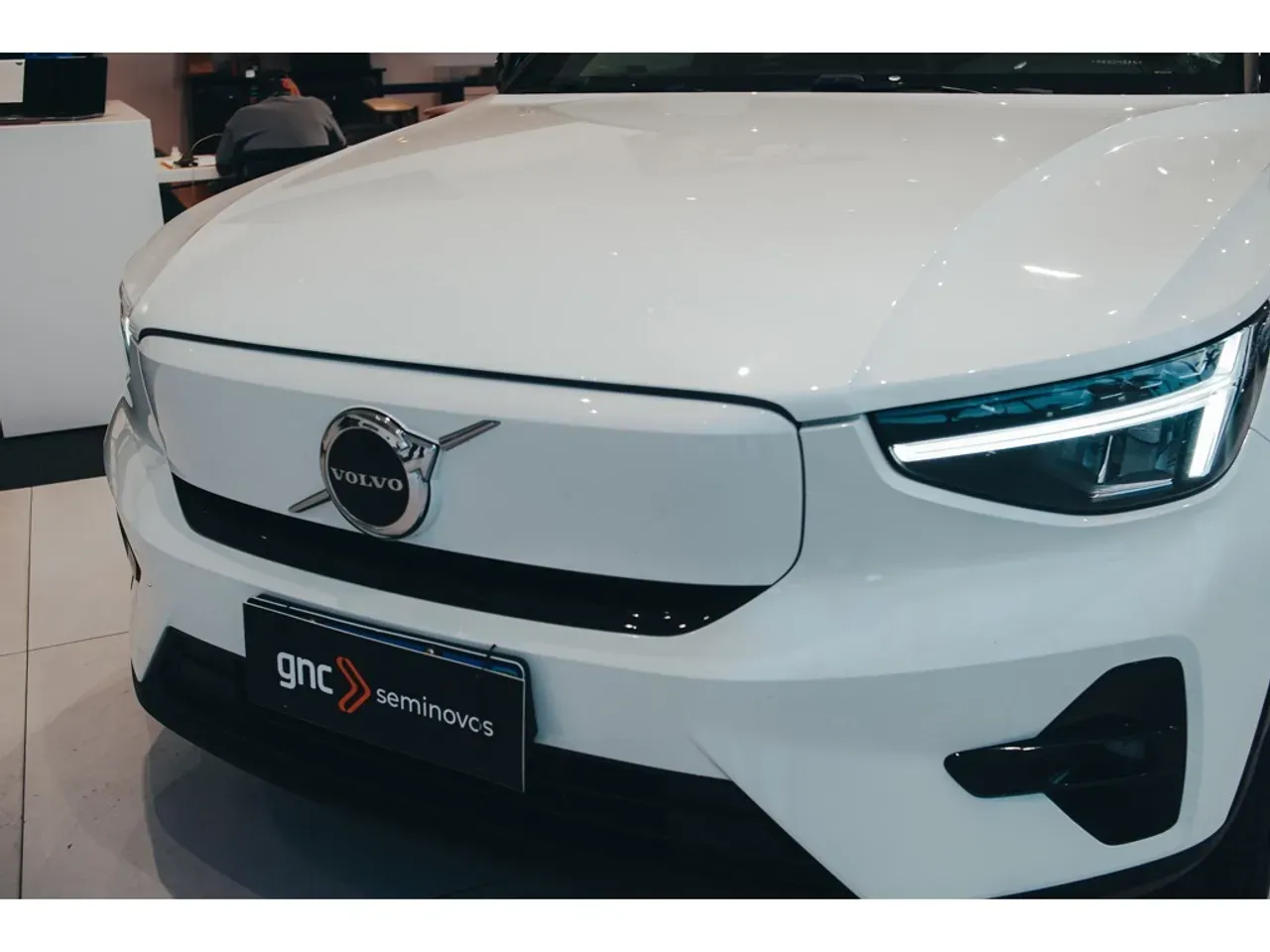 Volvo XC40 Recharge - Imagem 4