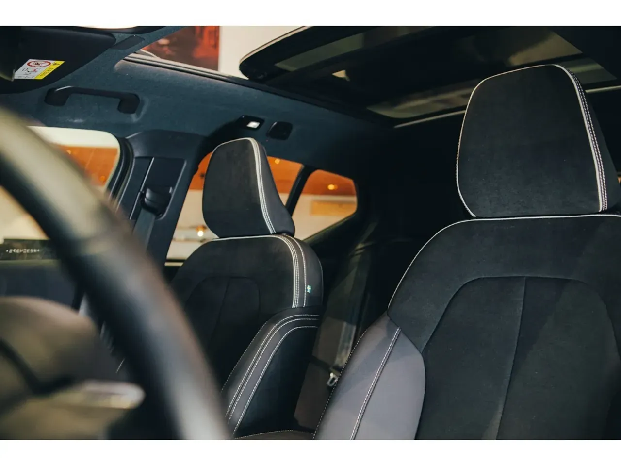 Volvo XC40 Recharge - Imagem 13