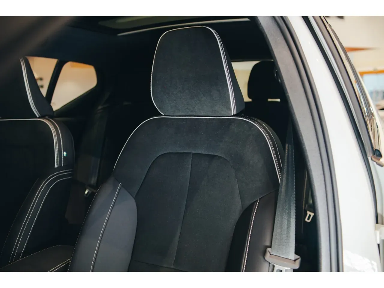 Volvo XC40 Recharge - Imagem 14