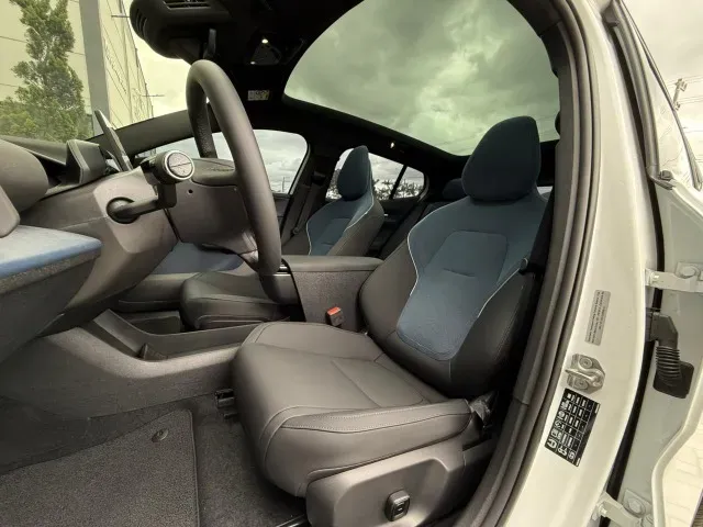 Volvo EX30 - Imagem 12