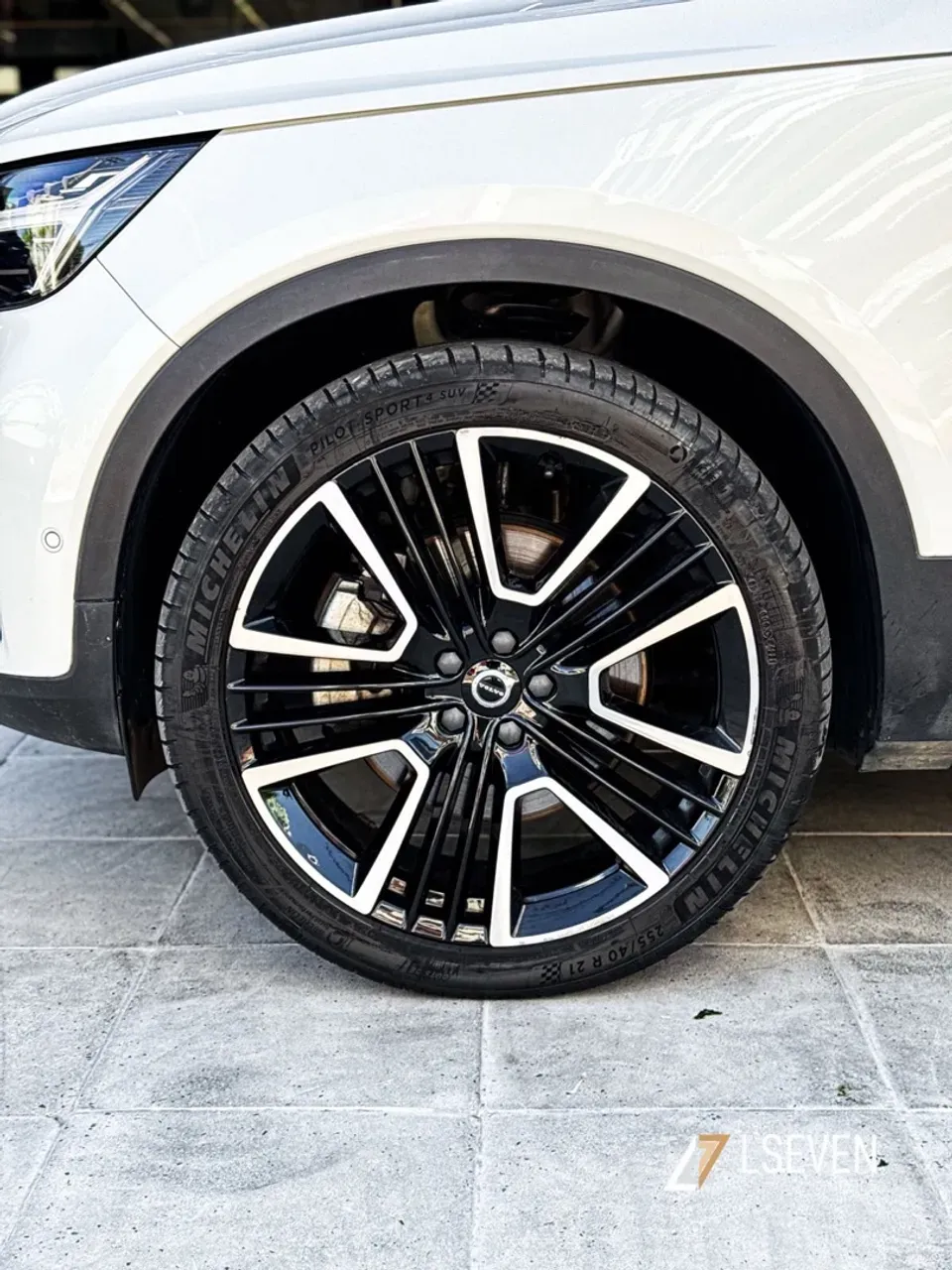 Volvo C40 Recharge - Imagem 18