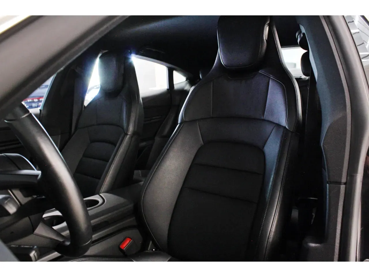 Porsche Taycan - Imagem 12