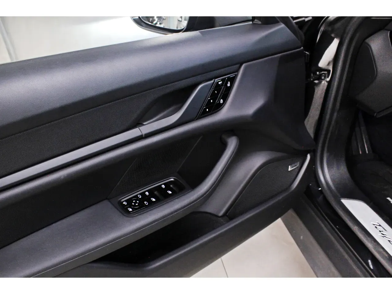 Porsche Taycan - Imagem 20