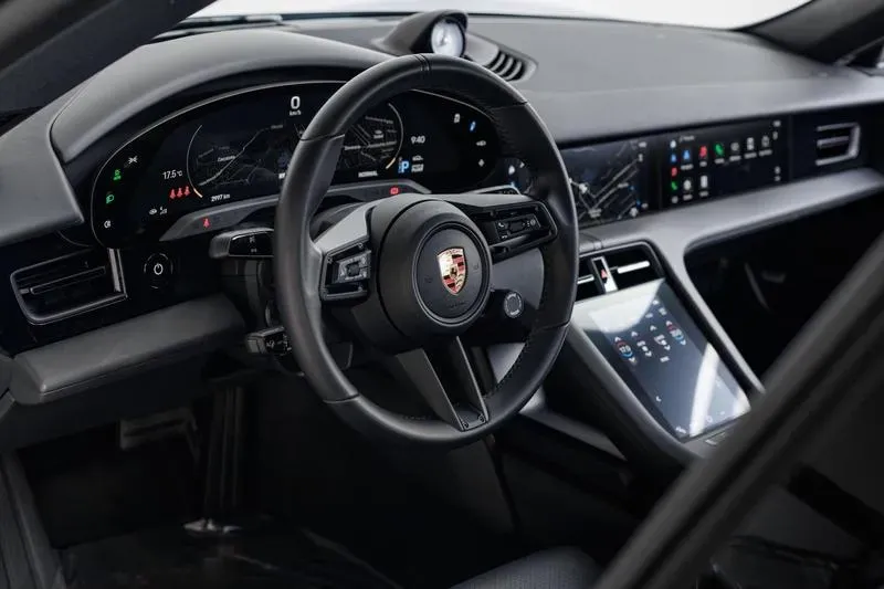 Porsche Taycan - Imagem 5