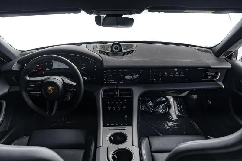 Porsche Taycan - Imagem 7