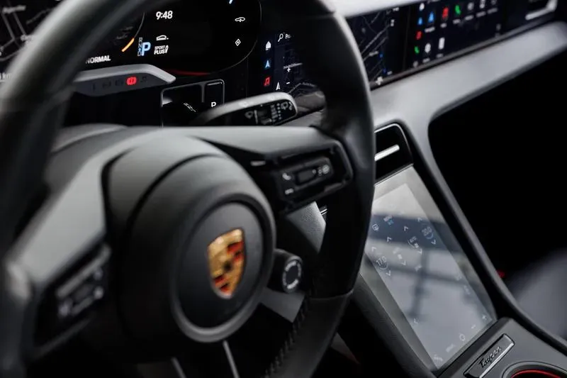 Porsche Taycan - Imagem 8