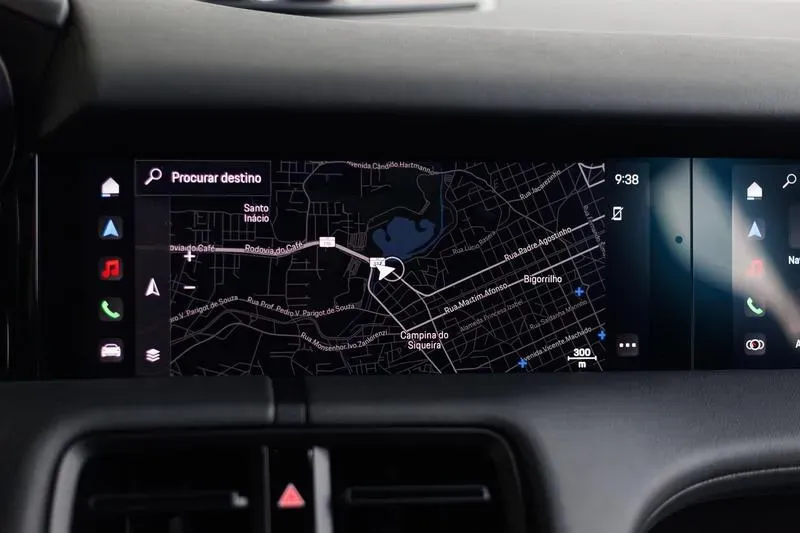 Porsche Taycan - Imagem 12