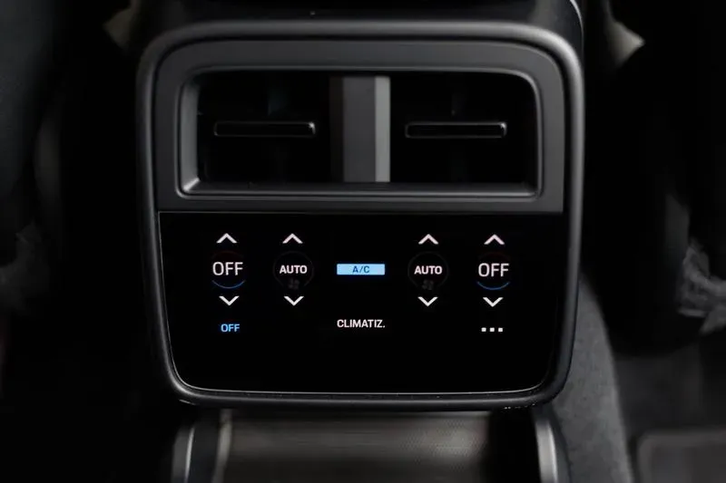 Porsche Taycan - Imagem 14