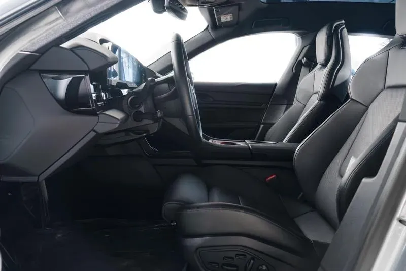 Porsche Taycan - Imagem 15