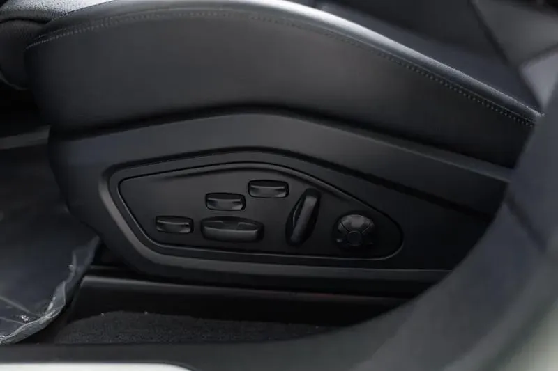 Porsche Taycan - Imagem 18