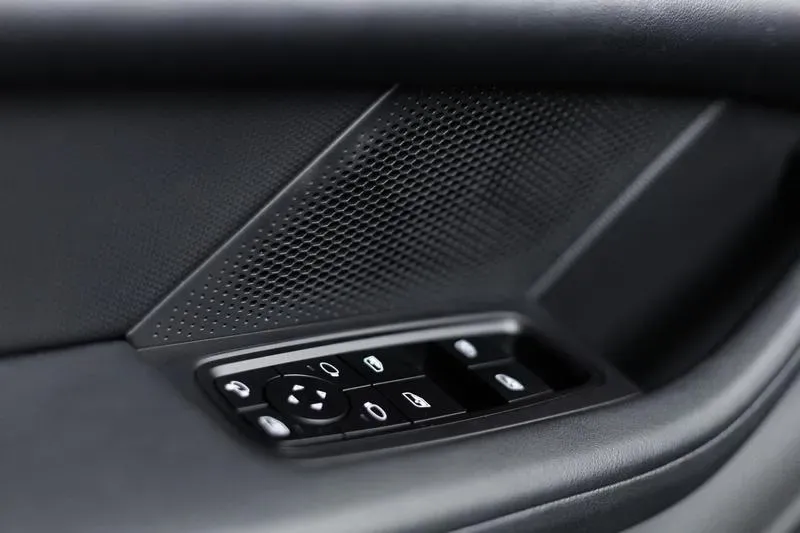 Porsche Taycan - Imagem 19