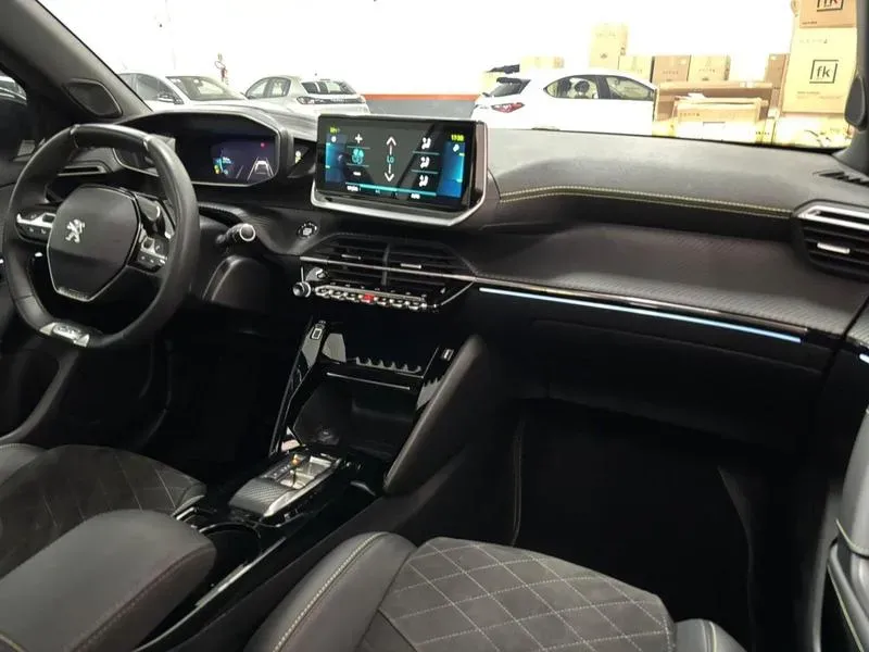 Peugeot E-2008 - Imagem 8