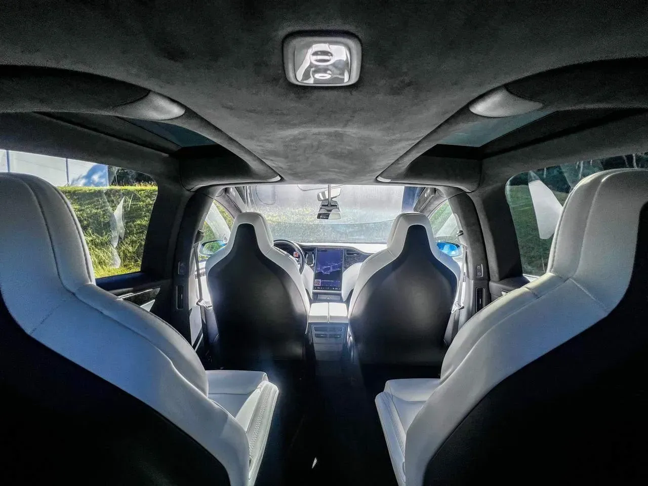 Tesla Model X - Imagem 18