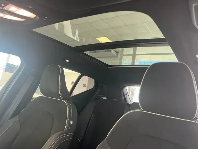 Volvo XC40 Recharge - Imagem 9