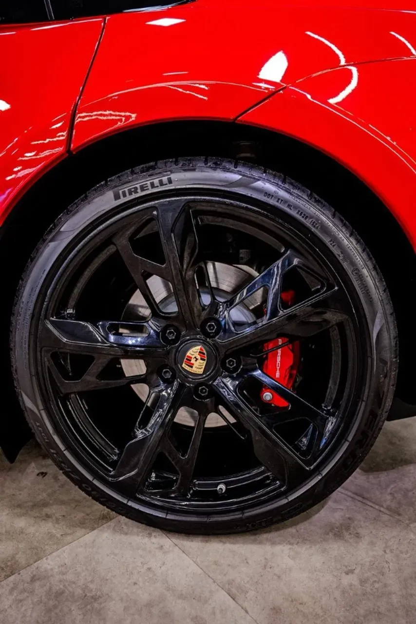 Porsche Taycan - Imagem 4