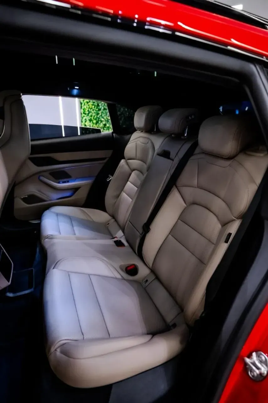 Porsche Taycan - Imagem 14