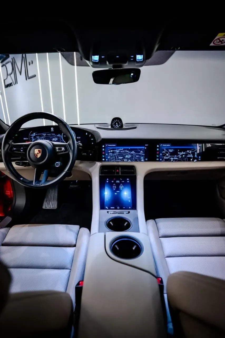 Porsche Taycan - Imagem 18