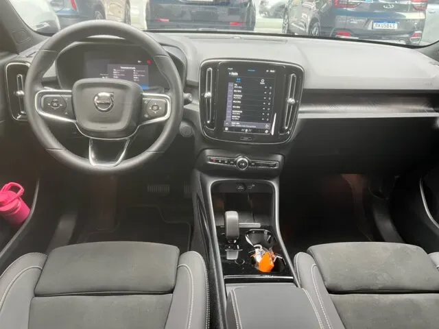 Volvo XC40 Recharge - Imagem 8