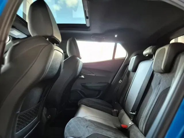 Peugeot E-2008 - Imagem 9