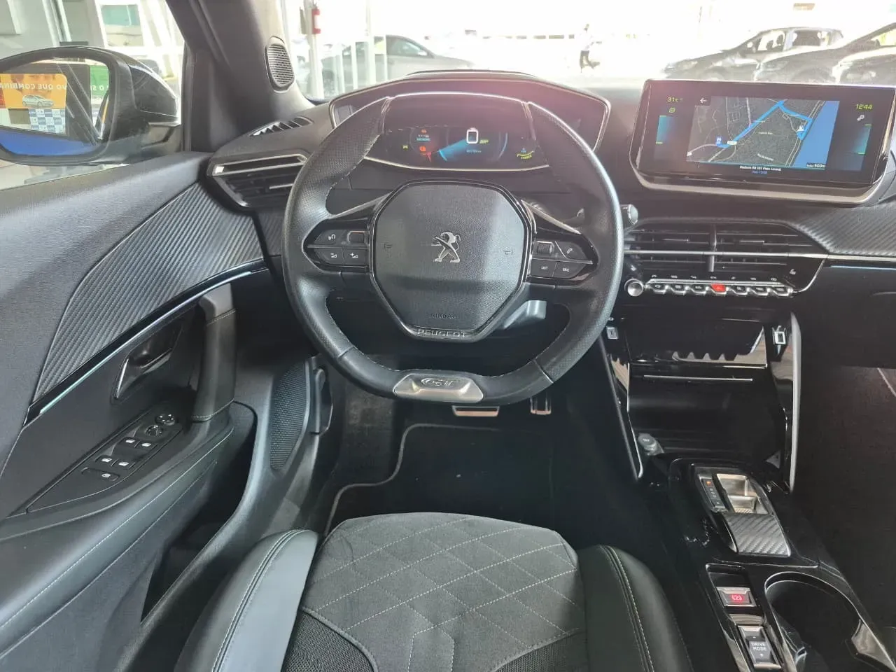 Peugeot E-2008 - Imagem 10