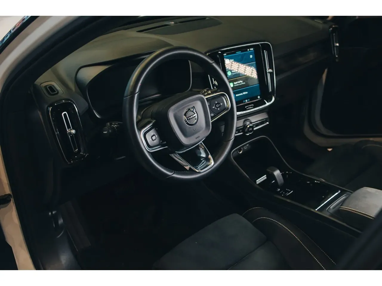 Volvo XC40 Recharge - Imagem 8