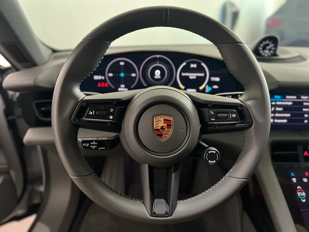 Porsche Taycan - Imagem 17