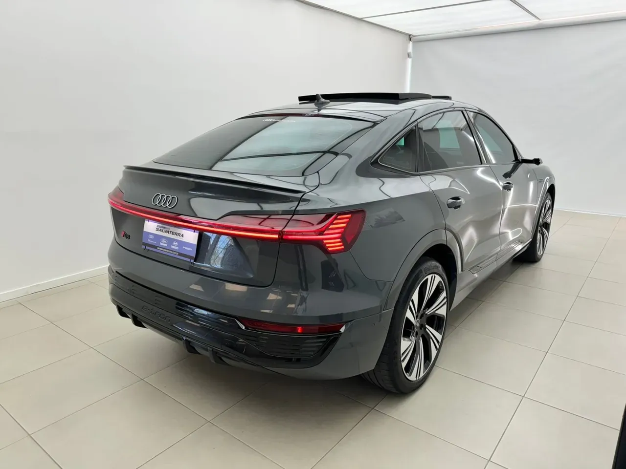 Audi Q8 Sportback E-tron - Imagem 4