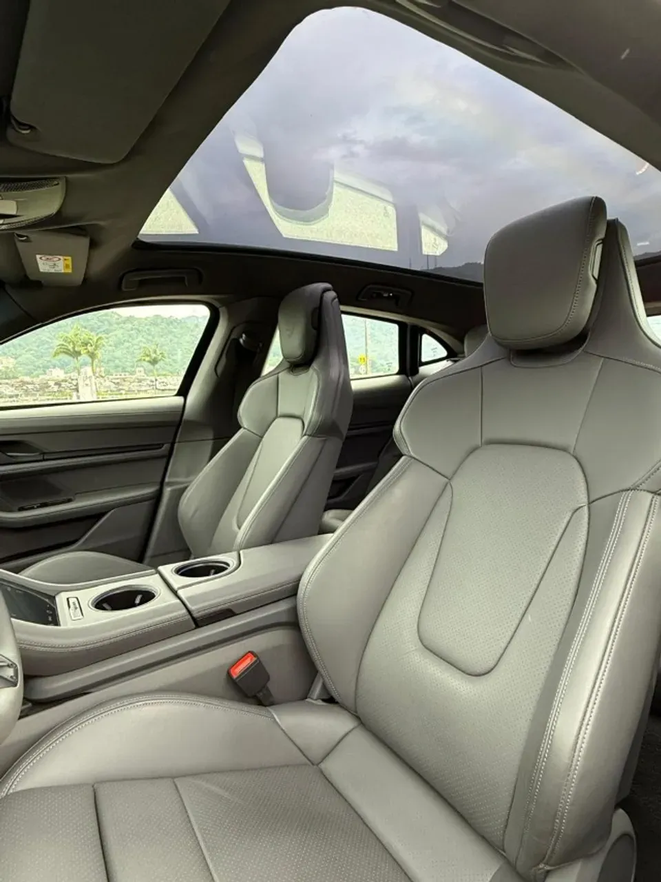 Porsche Taycan - Imagem 11