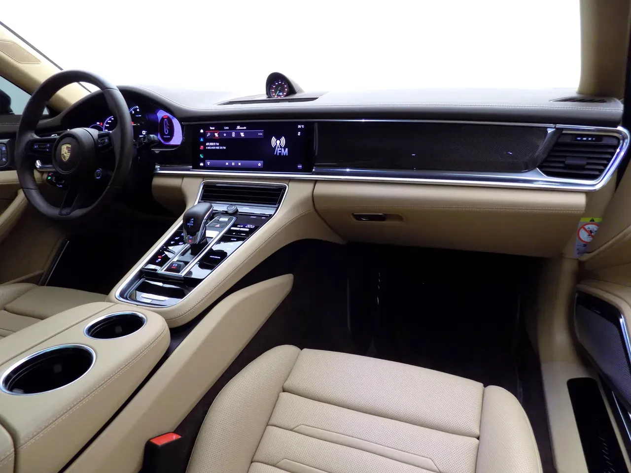 Porsche Panamera 4 E-hybrid - Imagem 13