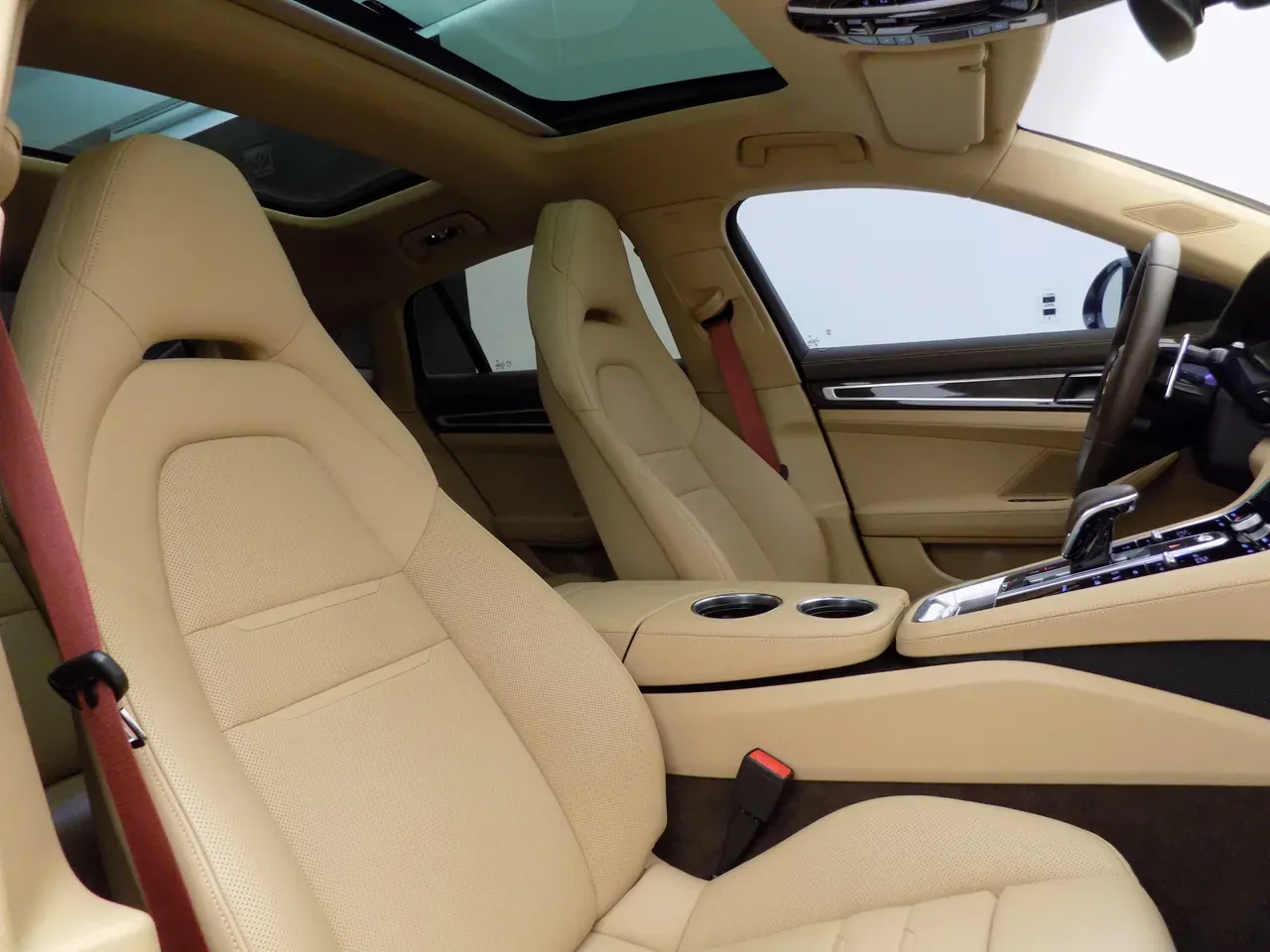 Porsche Panamera 4 E-hybrid - Imagem 14