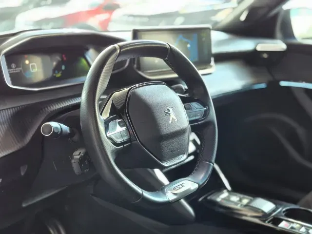 Peugeot E-2008 - Imagem 8