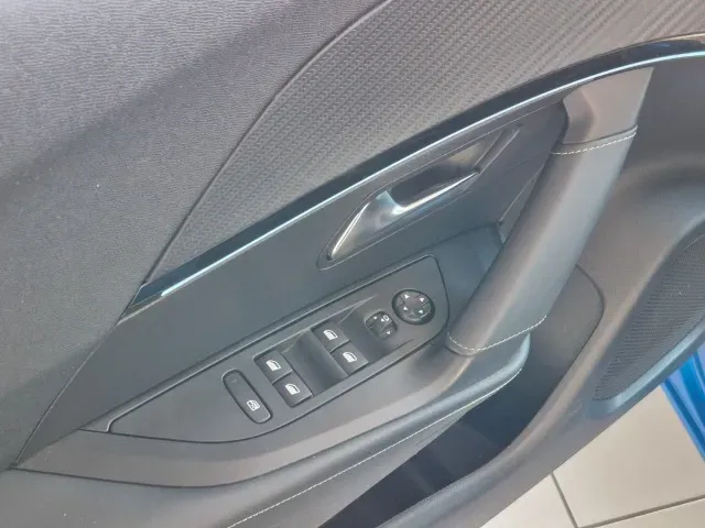 Peugeot E-2008 - Imagem 16
