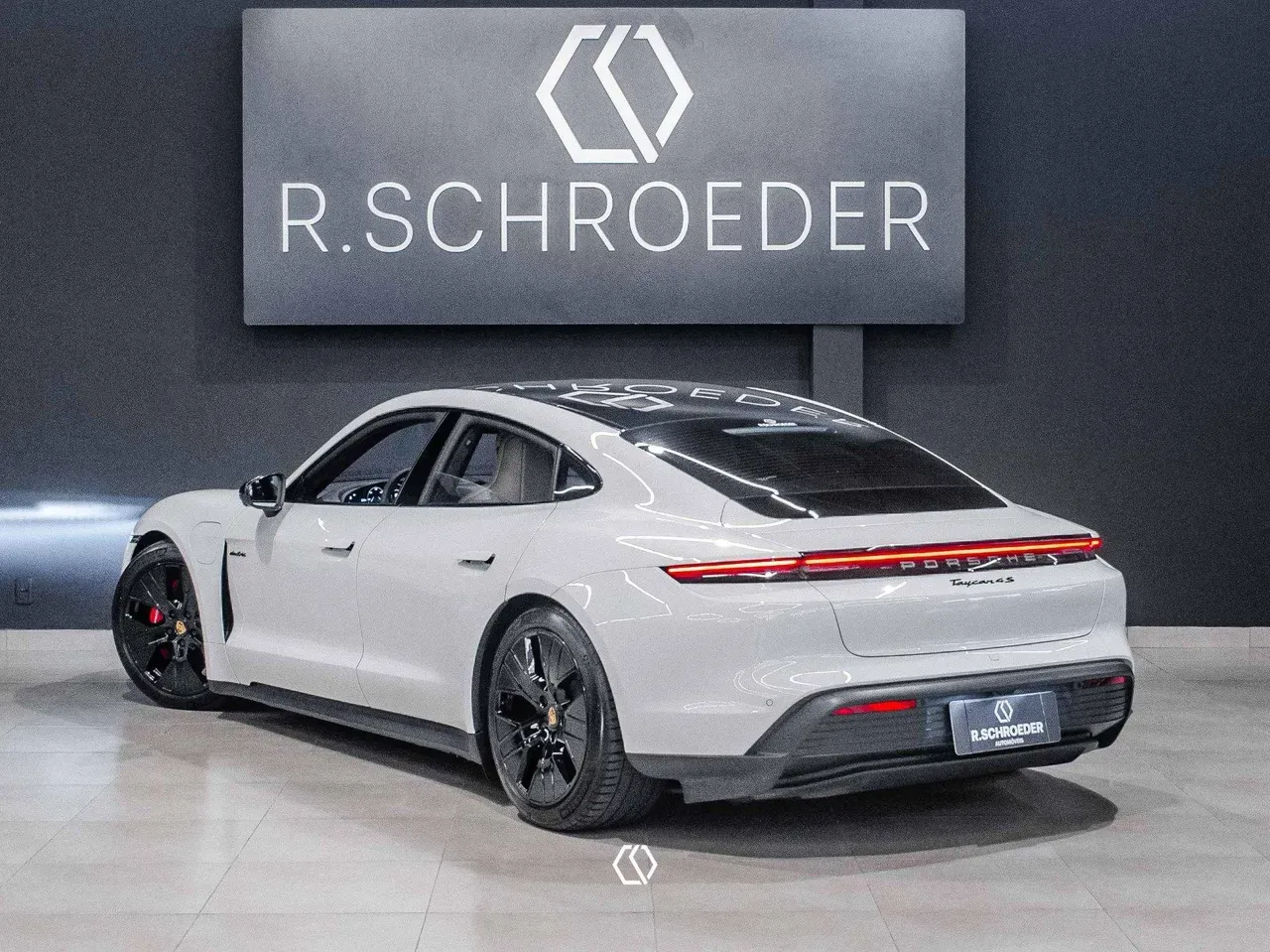 Porsche Taycan - Imagem 11