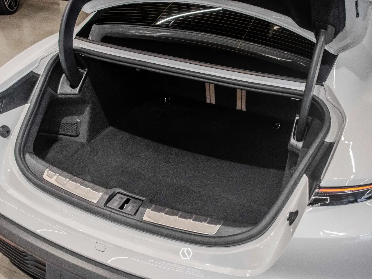 Porsche Taycan - Imagem 14