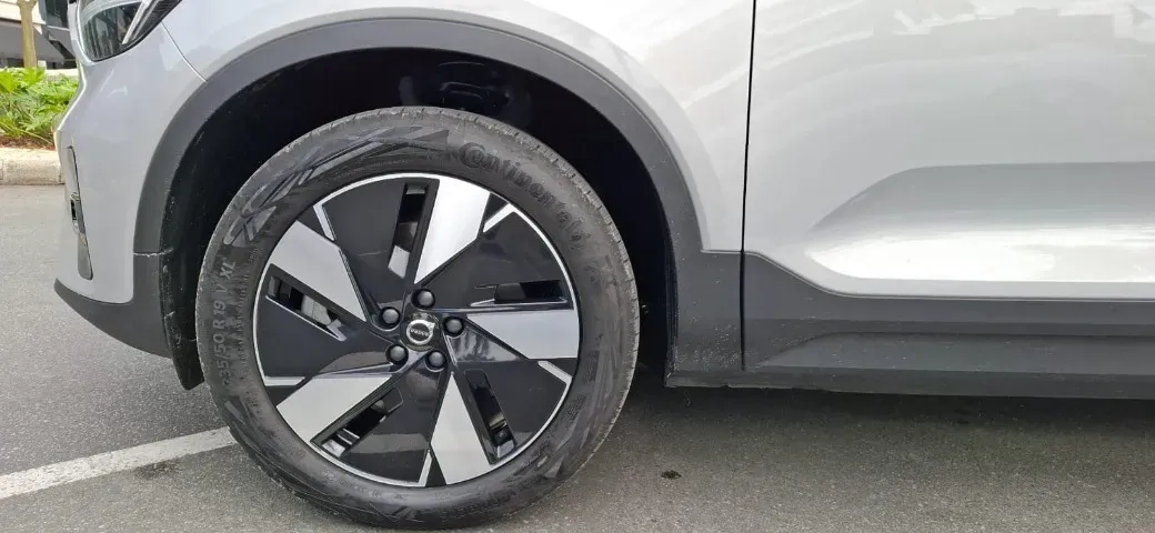 Volvo XC40 Recharge - Imagem 9