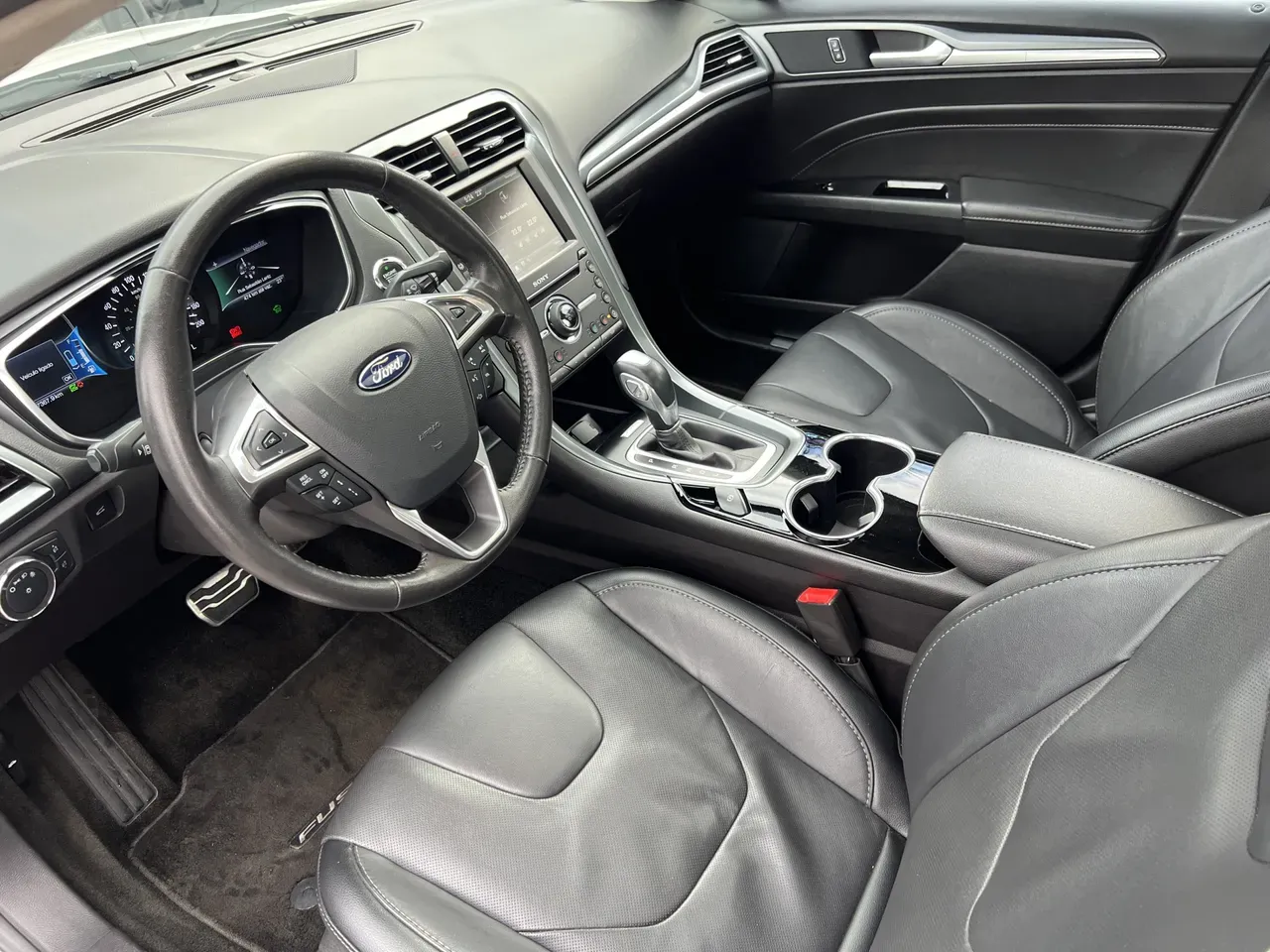 Ford Fusion Plug-in Hybrid - Imagem 9