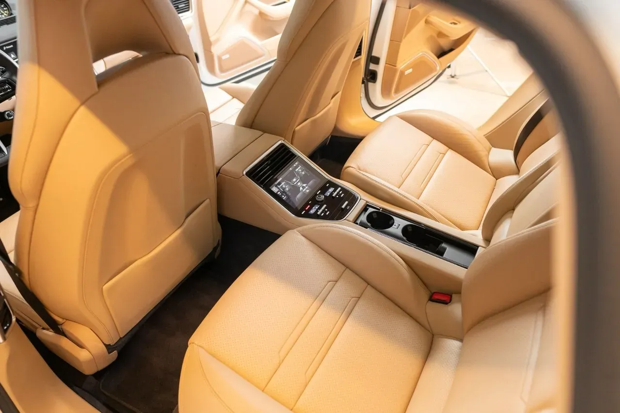 Porsche Panamera 4 E-hybrid - Imagem 13