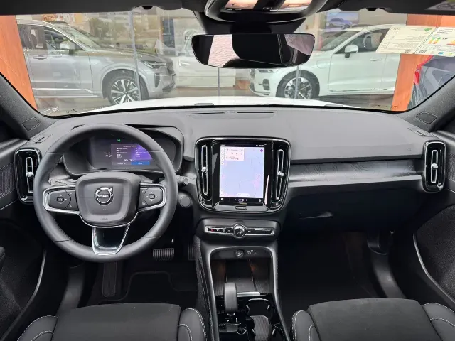 Volvo EX40 - Imagem 11