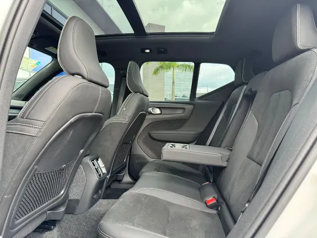 Volvo EX40 - Imagem 14