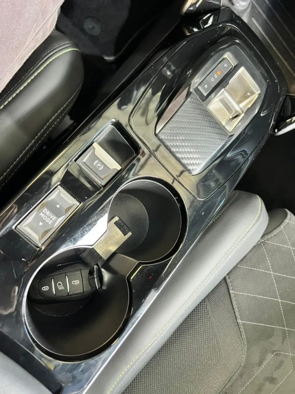 Peugeot E-2008 - Imagem 14