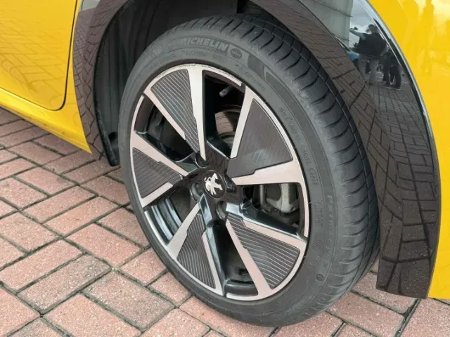 Peugeot E-208 - Imagem 12