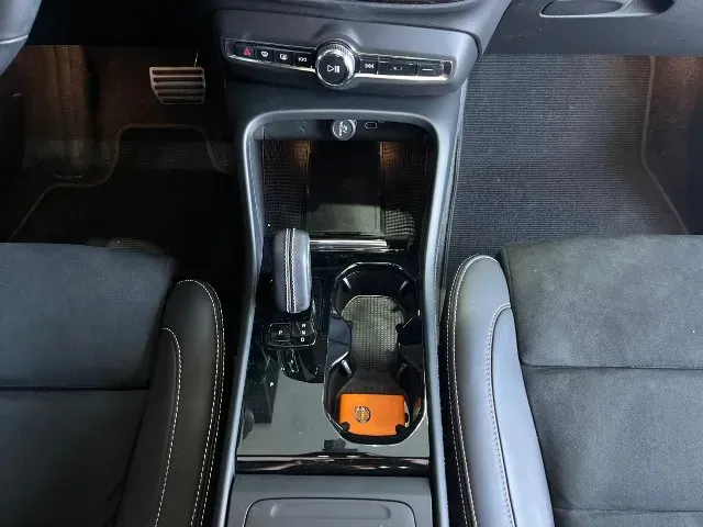 Volvo XC40 Recharge - Imagem 6