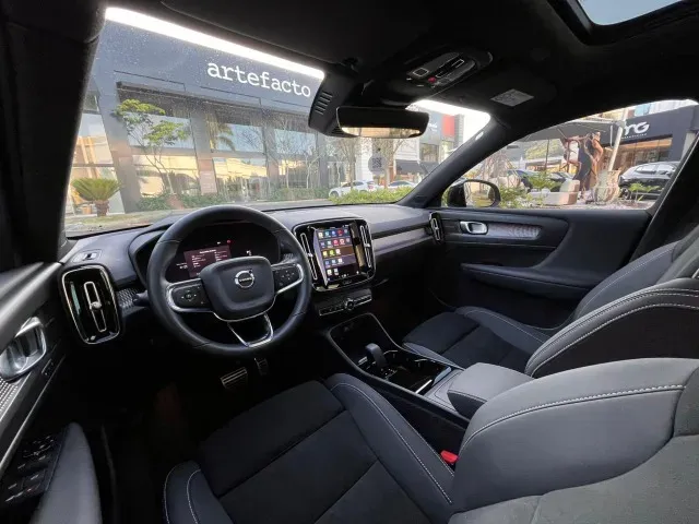 Volvo XC40 Recharge - Imagem 13