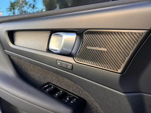 Volvo XC40 Recharge - Imagem 14