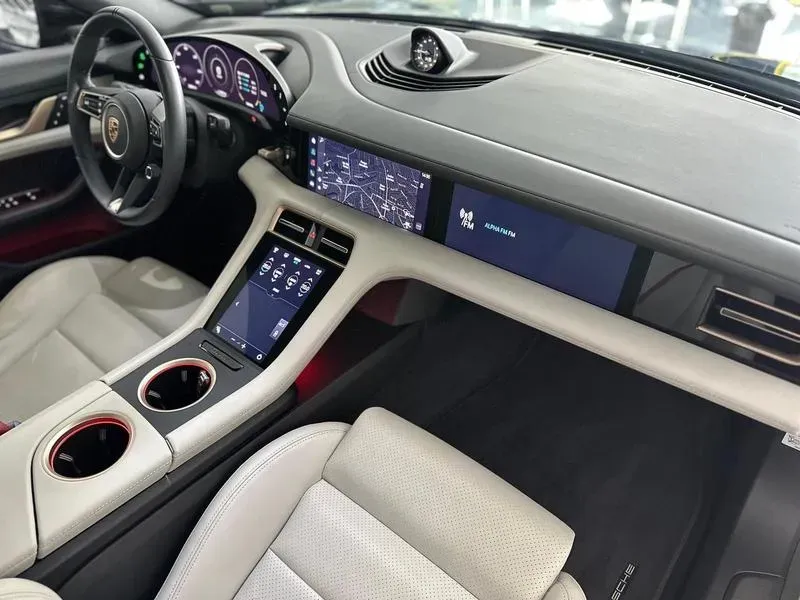 Porsche Taycan - Imagem 8