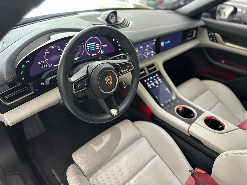 Porsche Taycan - Imagem 10