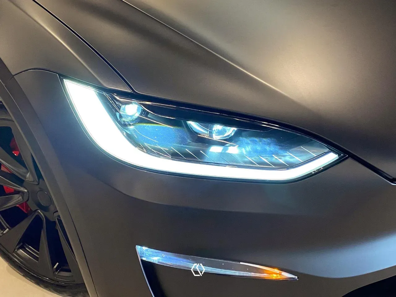 Tesla Model X - Imagem 2