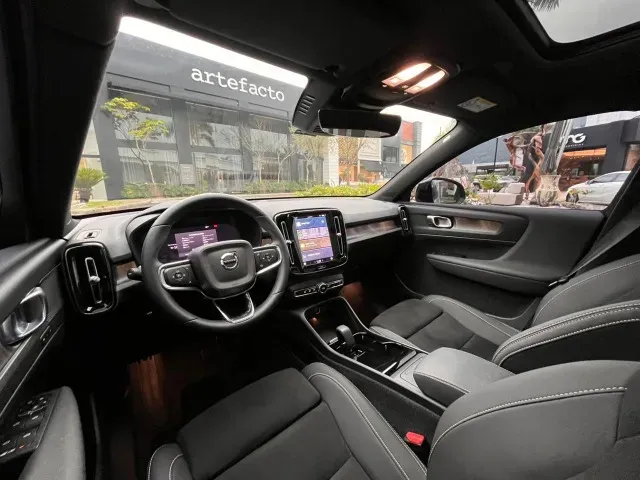 Volvo XC40 Recharge - Imagem 10
